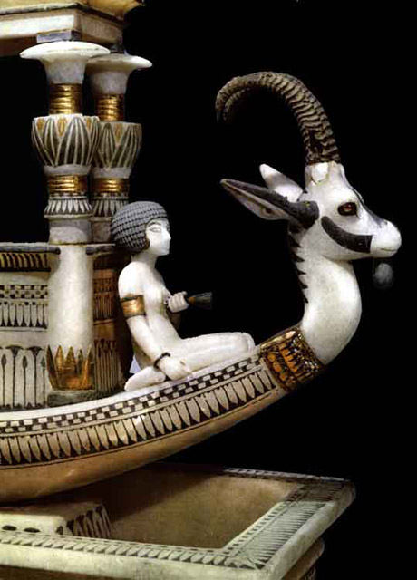Сосуд в форме бассейна с лодкой и молельней. Вид 3. Гробница Тутанхамона.