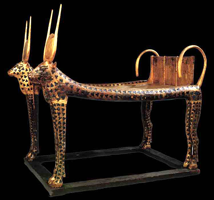 Погребальное ложе с боковыми сторонами в форме коровы. Гробница Тутанхамона.