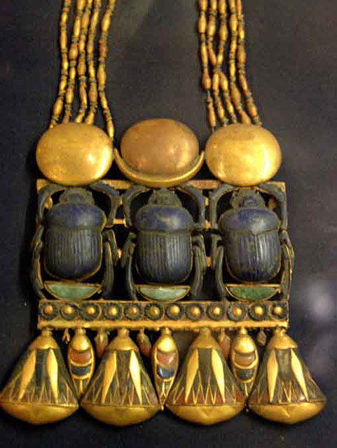 Ожерелье с тремя скарабеями. Гробница Тутанхамона.