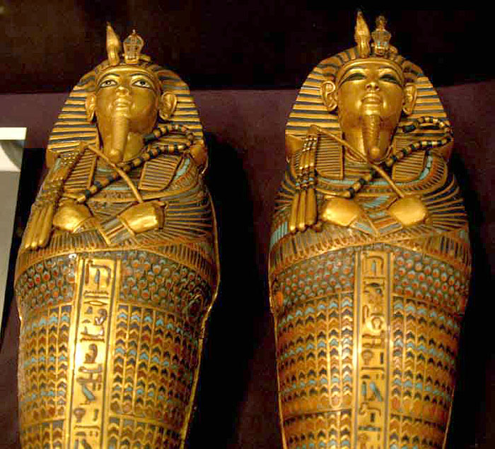 Сосуды из каноп в форме второго антропоидного саркофага. Гробница Тутанхамона.