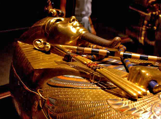Золотой саркофаг Тутанхамона. Каирский музей.