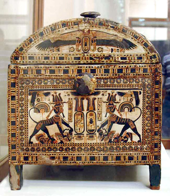 Расписной ларец фараона Тутанхамона. Узкая сторона 1.