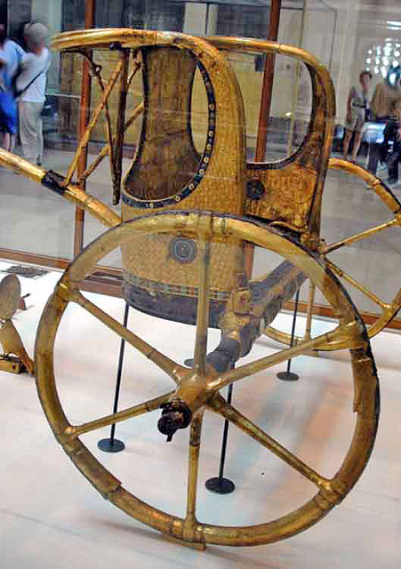 Колесница Тутанхамона. Вид сбоку.