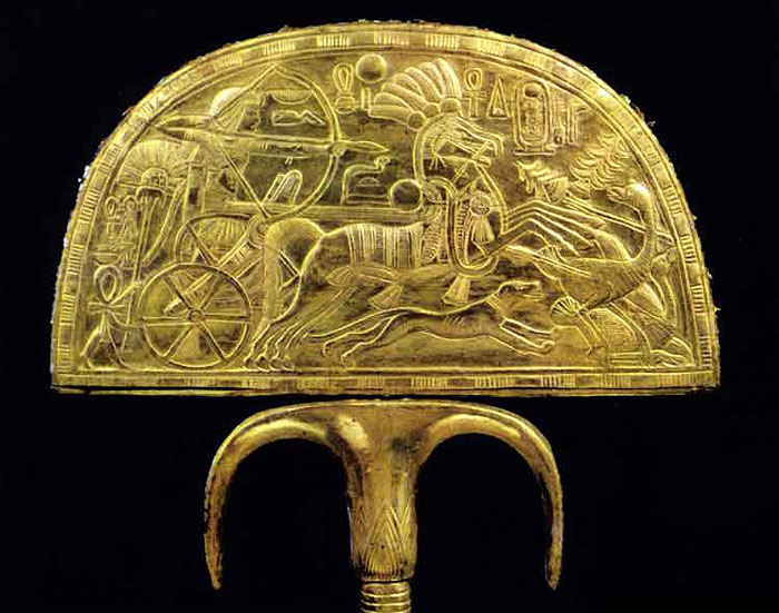 Опахало с изображением колесницы. Сторона 1. Гробница Тутанхамона.