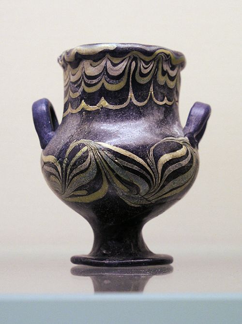Стеклянная ваза. Эшмоловский музей.