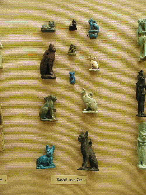 Амулеты в форме кошек. Эшмоловский музей.