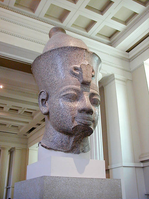 Гранитная голова фараона Аменхотепа III. Британский музей