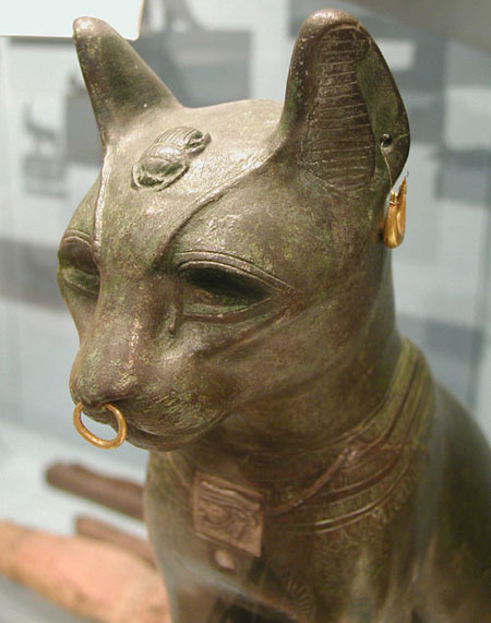 Богиня Бастет в образе кошки. Британский музей