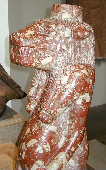 Бречия в форме бога Туарета. Британский музей