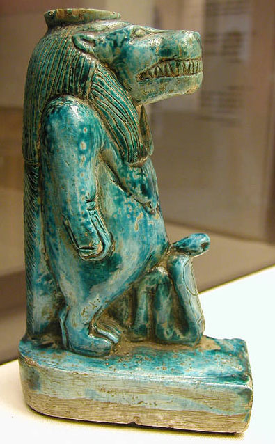 Фигурка бога Туарета из фаянса. Британский музей