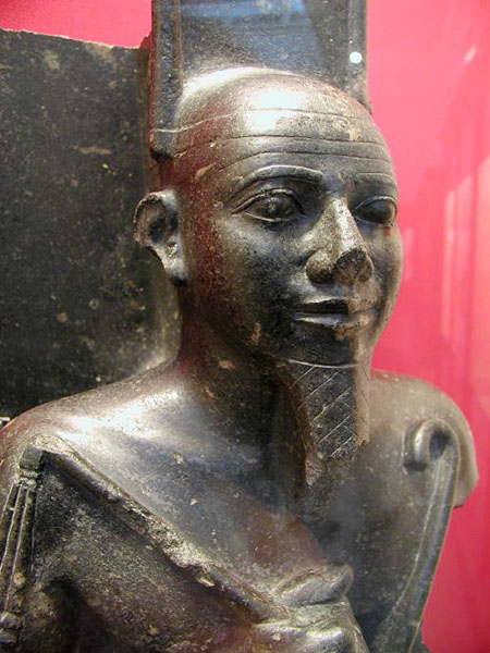 Статуя древнеегипетского божества. Британский музей