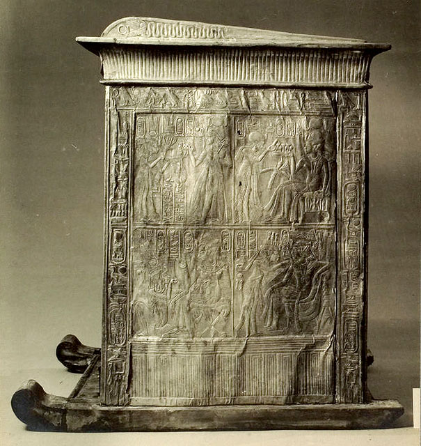 Ковчег для статуи. Вид на широкую сторону 2. Гробница Тутанхамона.