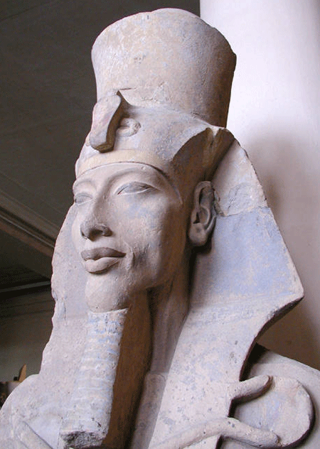 Статуя фараона Эхнатона. Каирский музей. Зал 3.