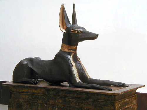 Статуя бога Анубиса. Каирский музей. Зал 9.