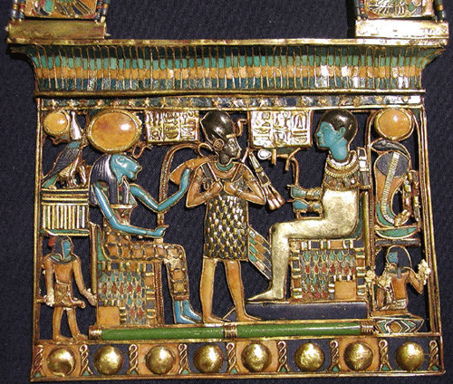 Золотая подвеска. Гробница Тутанхамона. Каирский музей.