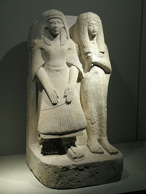 Статуя Аменемипета и его жены. Каирский музей .