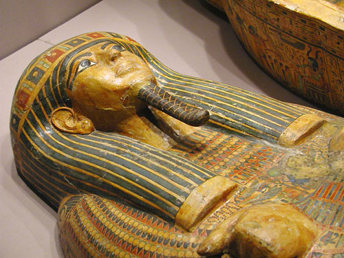 Антропоидный гроб. Каирский музей .