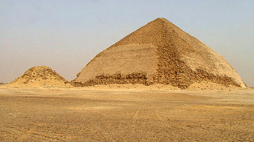 Пирамида - спутник Изогнутой пирамиды Снофру