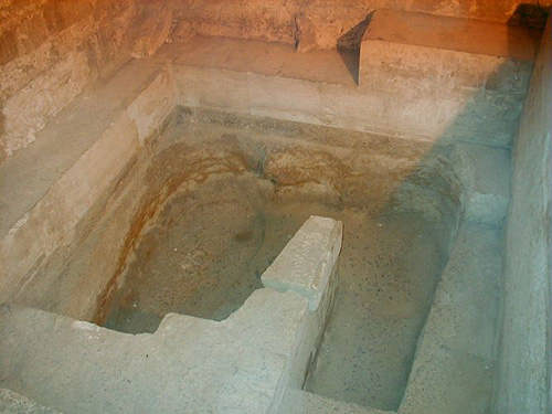 Внутри малой пирамиды царицы Меритетис G1b.
