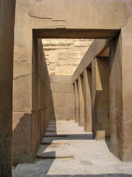 Большой зал нижнего храма. Пирамида Хафры.