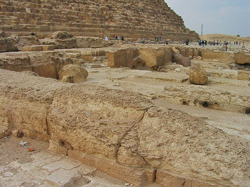 Плиты заупокойного храма. Пирамида Хефрена.