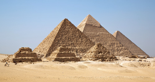 Пирамида Менкаура (Микерина). Вид со стороны малых пирамид - спутников.