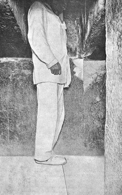 Предкамера камеры царя. Пирамида Хеопса в 1909 году.