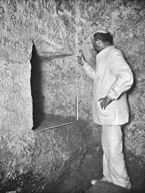 Окончание горизонтального прохода подземной камеры. Пирамида Хуфу в 1909 году.