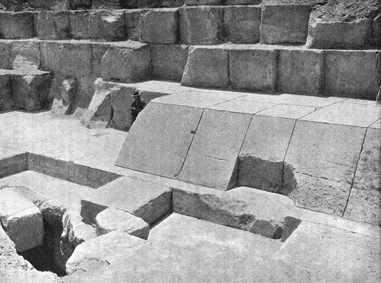 Облицовочные камни. Пирамида Хеопса в 1909 году.