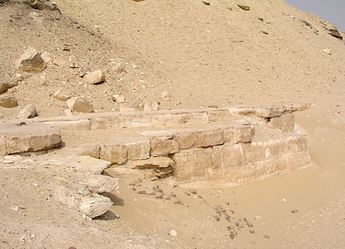 Известняковые плиты в основании пирамиды Аменемхета I. Эль- Лишт.