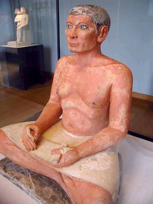 Статуя "Сидящий писец". Музей в Лувре