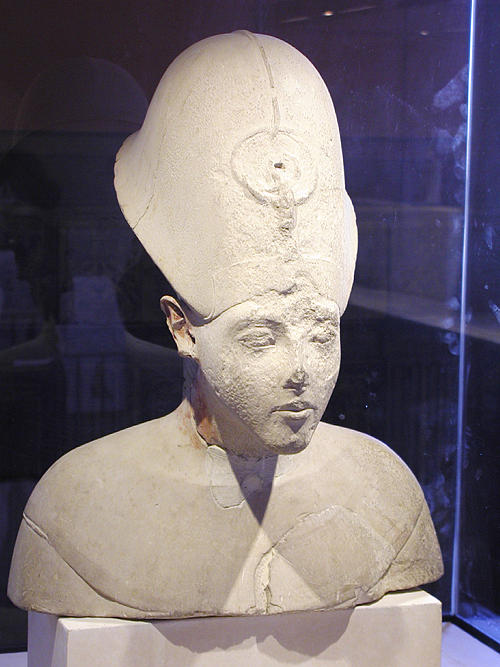 Голова фараона Эхнатона. Музей в Лувре