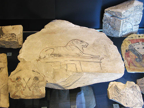 Осколок керамики с изображением льва. Музей в Лувре