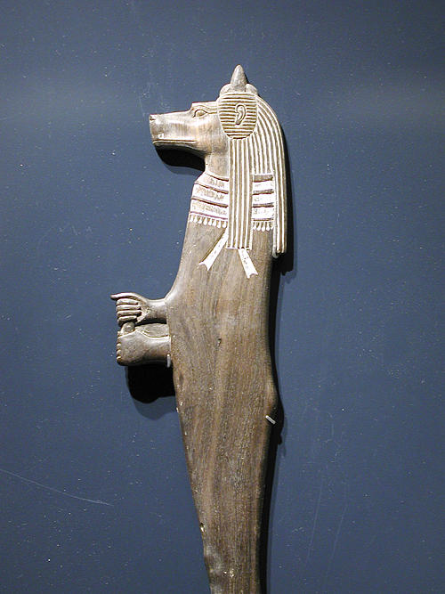 Фигурка с саркофага 22 династии. Музей в Лувре