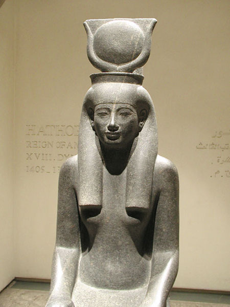 Статуя богини Хатхор. Музей в Луксоре