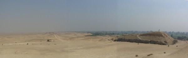 Панорама с северной стороны пирамиды Хуни в Мейдуме