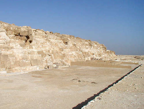 Храм на восточной стороне пирамиды Джедефре