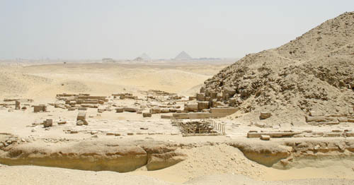 Пирамида Униса. Вид на заупокойный храм с восточной стороны.