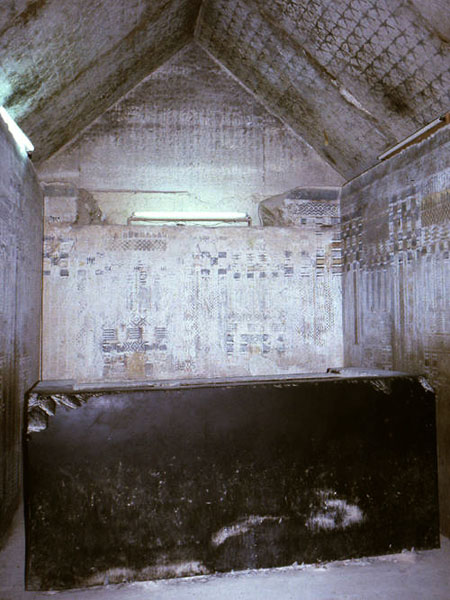 Пирамида Униса. Погребальная камера и саркофаг.