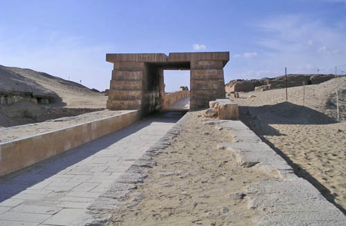 Дорога для процессий к пирамиде фараона Униса.