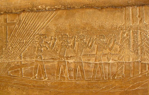 Дорога для процессий к пирамиде фараона Униса. Барельеф с лодкой для перевозки каменных глыб.