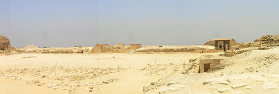 Вид на восточную сторону комплекса фараона Джосера.