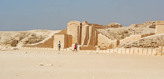 Колонны храма Т. Пирамида Джосера. Погребальный комплекс.