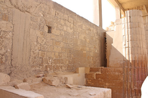 Северная сторона помещения с парными колоннами. Фараон Джосер. Погребальный комплекс.