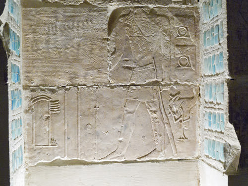 Часть облицовки внутренних помещений пирамиды Джосера. Музей Имхотепа.