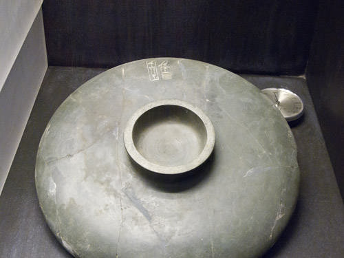 Чаша. II-III династия. Музей Имхотепа.