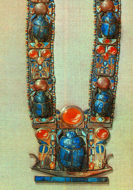 Ожерелье в форме скарабея. Нижняя часть. Гробница Тутанхамона.
