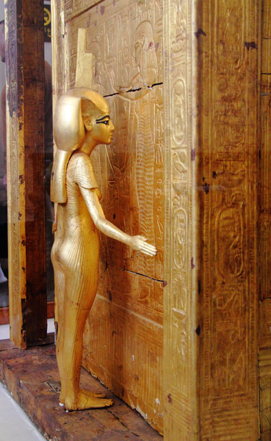 Молельня для хранения каноп Тутанхамона. Богиня Исида на западной стороне.