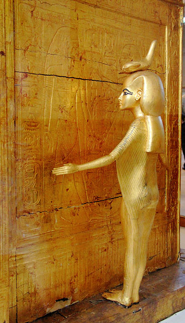Молельня для хранения каноп Тутанхамона. Богиня Селкет на южной стороне.