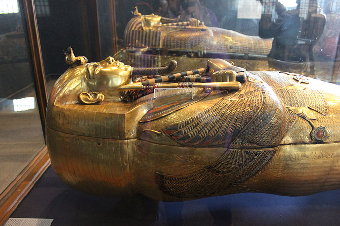 Золотой саркофаг Тутанхамона. Каирский музей.